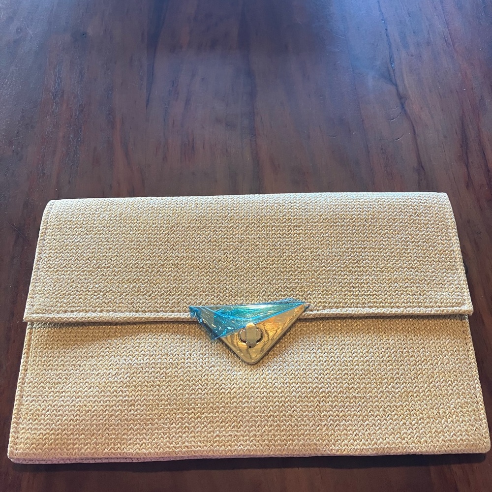 Clutch with Gold Triangle Turn-Lock comes with xtra strap NWOT - Picture 3 of 8